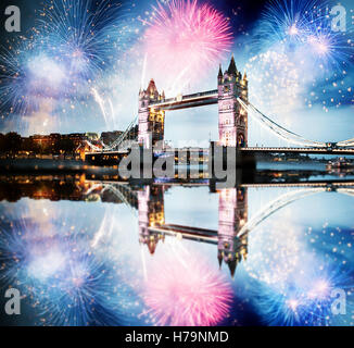 Feuerwerk über der Themse in London - feiern Silvester in der Stadt Stockfoto