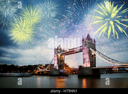 Feuerwerk über der Themse in London - feiern Silvester in der Stadt Stockfoto