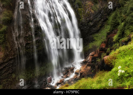 Die Paradies-Fluss Tropfen 160 Fuß in einem verschleierten Muster über Narada Falls an Washingtons Mt Rainier-Nationalpark. Stockfoto