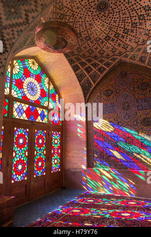 Farbe von Glasfenstern Gießen in der rosa-Moschee Stockfoto