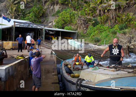 Pitcairn, Söhne von Meuterern! -07/06/2012 - Pitcairn / Pitcairn - Piraten Klinke bei der Landung, kleinen Hafen von Bounty Bay Online in Pitcairn - Olivier Goujon / Le Pictorium Stockfoto