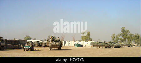 25. November 2004 U.S. Army M1126 Stryker Icv am Vorwärts Operating Base Marez in Mossul im Norden des Irak. Stockfoto