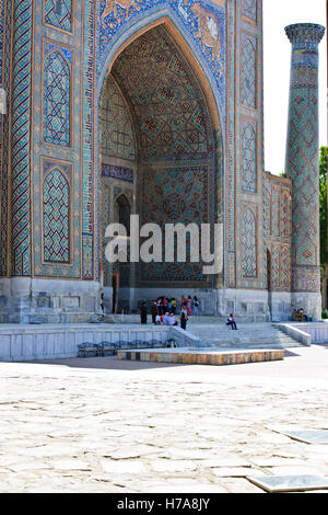 Shir Dor Madrassa, 17. Jahrhundert, Registan Quadrat von Samarkand, Samarquand, Seidenstraße, Usbekistan, Zentralasien Stockfoto