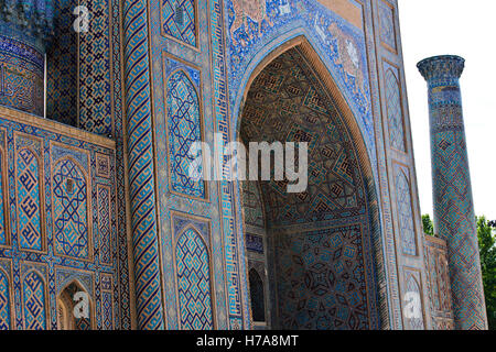 Shir Dor Madrassa, 17. Jahrhundert, Registan Quadrat von Samarkand, Samarquand, Seidenstraße, Usbekistan, Zentralasien Stockfoto