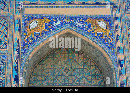 Shir Dor Madrassa, 17. Jahrhundert, Registan Quadrat von Samarkand, Samarquand, Seidenstraße, Usbekistan, Zentralasien Stockfoto