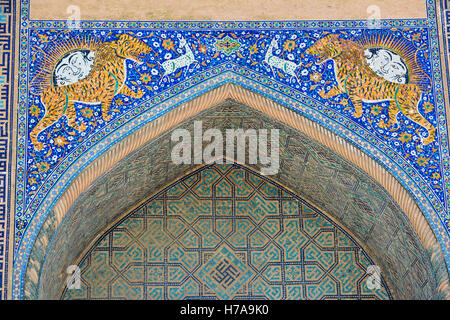 Shir Dor Madrassa, 17. Jahrhundert, Registan Quadrat von Samarkand, Samarquand, Seidenstraße, Usbekistan, Zentralasien Stockfoto