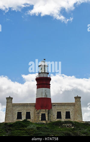 Südafrika: Blick auf das Kap Agulhas Leuchtturm, von 1849 am südlichen Rand des Dorfes L'Agulhas, in der Agulhas National Park Stockfoto