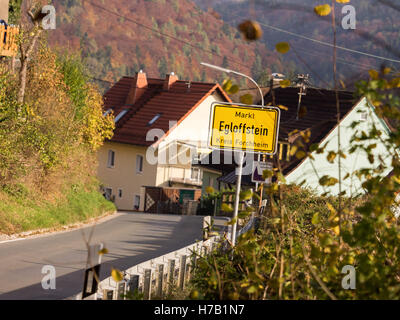 Egloffstein, Deutschland. 3. November 2016. Die Stadt melden, um die Stadt Egloffstein, Deutschland, 3. November 2016. Die legendären russischen Clown Oleg Popov starb an Herzversagen Mittwochabend während auf Tour in der südlichen russischen Stadt Rostow am Don. Seit 1991 lebt Popow mit seiner deutschen Frau in Egloffstein. Foto: NICOLAS ARMER/Dpa/Alamy Live News Stockfoto