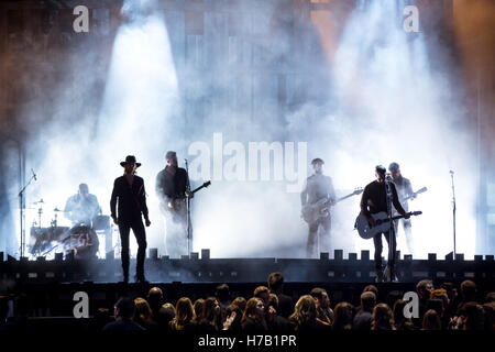 Nashville, Tennessee, USA. 2. November 2016. Florida Georgia Line erklingt in der 50. jährlichen CMA Awards, die in der Bridgestone Arena in der Innenstadt von Nashville, Tennessee stattfand. © Jason Walle/ZUMA Draht/Alamy Live-Nachrichten Stockfoto