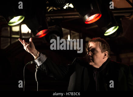 London, UK. 3. November 2016. Meat Loaf hat einen Auftritt zur Förderung der Einführung des Steinmanss Bat Out Of Hell: The Musical. Die Premiere wird voraussichtlich im Juni 2017 in Londons West End in London Coliseum öffnen Credit: Guy Corbishley/Alamy Live News Stockfoto