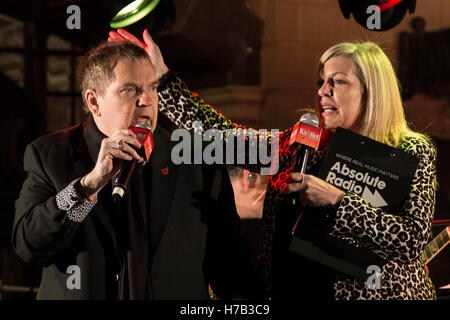 London, UK. 3. November 2016. Meat Loaf hat einen Auftritt zur Förderung der Einführung des Steinmanss Bat Out Of Hell: The Musical. Die Premiere wird voraussichtlich im Juni 2017 in Londons West End in London Coliseum öffnen Credit: Guy Corbishley/Alamy Live News Stockfoto