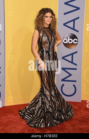 Nashville, Tennessee, USA. 2. November 2016. MAREN MORRIS kommt für die 50th Annual CMA Awards am Music City Center. © Laura Farr/AdMedia/ZUMA Draht/Alamy Live-Nachrichten Stockfoto