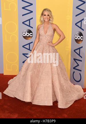 Nashville, Tennessee, USA. 2. November 2016. CARRIE UNDERWOOD kommt für die 50th Annual CMA Awards am Music City Center. © Laura Farr/AdMedia/ZUMA Draht/Alamy Live-Nachrichten Stockfoto