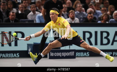 Paris, Frankreich. 3. November 2016. BNP PARIBAS MASTERS (1/8 Finale) FEDERATION FRANCAISE DE TENNIS - Kei Nishikori (JPN) in Aktion gegen Jo-Wilfried Tsong (FRA) - Credit: Yan Lerval/Alamy live-Nachrichten Stockfoto