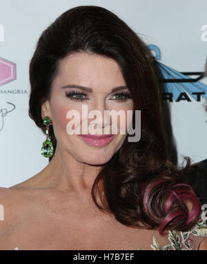 Los Angeles, Ca, USA. 3. November 2016. Lisa Vanderpump besucht die erste jährliche Vanderpump Hund Foundation Gala gehostet und 3. November 2016 von Lisa Vanderpump, Taglyan Cultural Complex, Los Angeles, Kalifornien, gegründet. (Credit: Parisa Afsahi/Media-Punch). / Alamy Live News Stockfoto