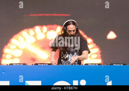 Las Vegas, USA. 3. November 2016. DJ Steve Aoki führt für UNLV Studenten an einer raus die Abstimmung-Konzert am 3. November 2016 Cox Pavillon auf dem Campus der UNLV in Las Vegas, NV. Bildnachweis: Das Foto Zugang/Alamy Live-Nachrichten Stockfoto