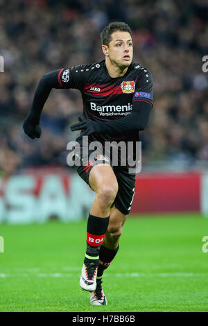London, UK. 2. November 2016. Javier Hernandez (Leverkusen) Fußball: Javier Hernandez aus Leverkusen während der Gruppenphase der UEFA Champions League match zwischen Tottenham Hotspur und Bayer 04 Leverkusen im Wembley Stadion in London, England. © AFLO/Alamy Live-Nachrichten Stockfoto