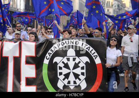 Mailand, Italien, Demonstration von Neo-faschistische Gruppe Casa Pound gegen die Europäische Gemeinschaft Stockfoto