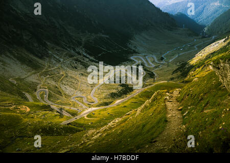 Eine Luftaufnahme Transfagarasan Highway in Karpaten Stockfoto