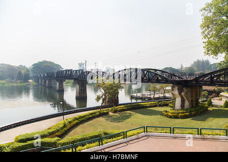 Malerische Aussicht auf die Brücke am River Kwai Stockfoto