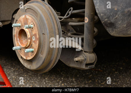 Rückseite des Auto Bremsen und Stoßdämpfer Stockfoto