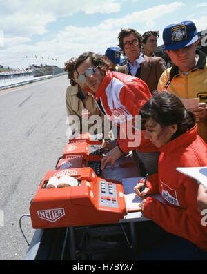 1979 Ferrari Zeitmesser Grube Wand Track Schaltung Mme Villeneuve Gilles Frau kanadischen Motorsport-Fahrer Stockfoto