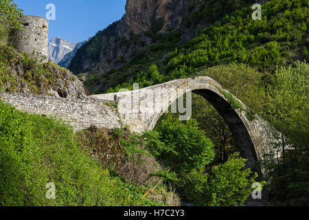 Der historische steinerne Brücke Konitsa in Epirus, Griechenland Stockfoto