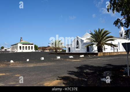 St Mary-Kirche und die alte Kaserne Gebäude in Georgetown auf der Insel Ascension Stockfoto