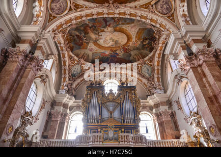 Innere des Innsbrucker Dom, Innsbruck, Österreich Stockfoto