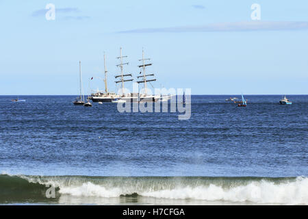 Großsegler Segeln aus Blyth Harbour in Northumberland, England auf dem Weg nach Göteborg, Schweden. Stockfoto