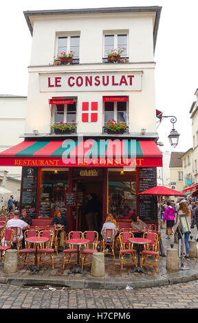 Straßencafé in Paris - Le Consulat auf Montmartre-Hügel Stockfoto
