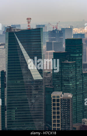 Nahaufnahme von Tokio Hochhaus mit speziellen Form. Stockfoto