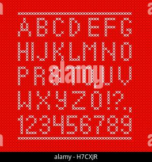 Bestickt von cross Stitch englische Alphabet mit Zahlen und Symbolen auf roten Stoff Textur. Stock Vektor