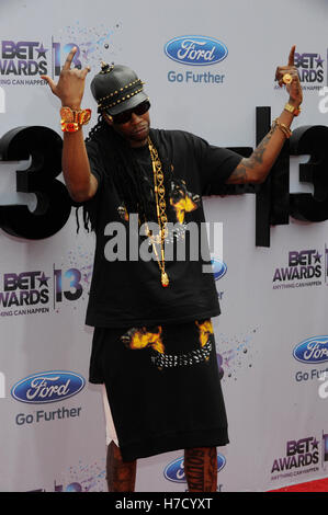 Rapper 2 Chainz besucht den Ford roten Teppich bei den 2013 BET Awards im Nokia Theatre L.A. Live am 30. Juni 2013 in Los Angeles, Kalifornien. Stockfoto