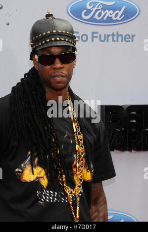 Rapper 2 Chainz besucht den Ford roten Teppich bei den 2013 BET Awards im Nokia Theatre L.A. Live am 30. Juni 2013 in Los Angeles, Kalifornien. Stockfoto