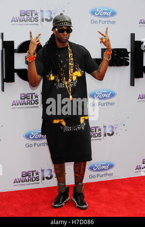 Rapper 2 Chainz besucht den Ford roten Teppich bei den 2013 BET Awards im Nokia Theatre L.A. Live am 30. Juni 2013 in Los Angeles, Kalifornien. Stockfoto