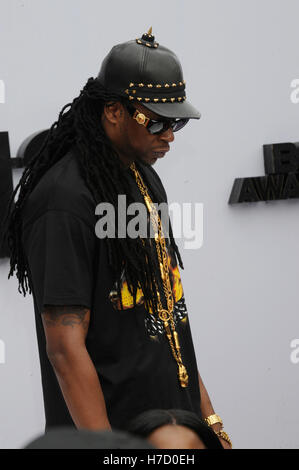 Rapper 2 Chainz besucht den Ford roten Teppich bei den 2013 BET Awards im Nokia Theatre L.A. Live am 30. Juni 2013 in Los Angeles, Kalifornien. Stockfoto