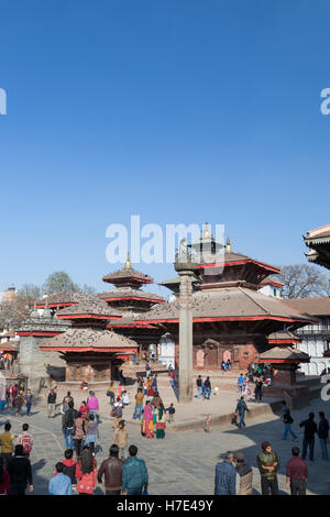 König Pratap Malla Spalte vor dem Jagannath Tempel, Durbar Square, Kathmandu, Nepal Stockfoto