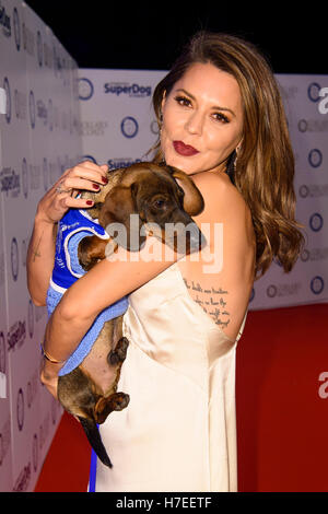 Danielle Lineker besucht die Halsbänder & Mäntel Gala-Ball, fundraising für Battersea Hunde und Katzen zu Hause, Battersea Evolution in London.PRESS Verein Foto. Bild Datum: Donnerstag, 3. November 2016. Bildnachweis sollte lauten: Matt Crossick/PA Wire. Stockfoto