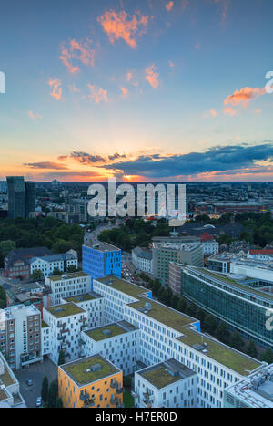 Blick auf St. Pauli bei Sonnenuntergang, Hamburg, Deutschland Stockfoto