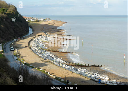 Blick vom Felsen auf dem Küstenpfad in der Nähe von Kigsdown und South Foreland, Dover Stockfoto