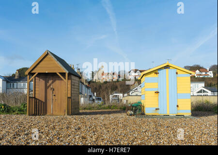 Hölzerne Strandhütten an Kingsdown, Kent Stockfoto