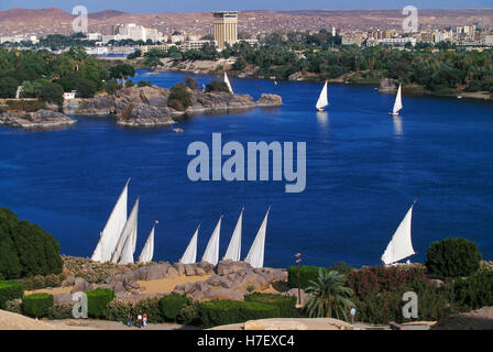 Feluken auf dem Nil bei Assuan, Ägypten Stockfoto