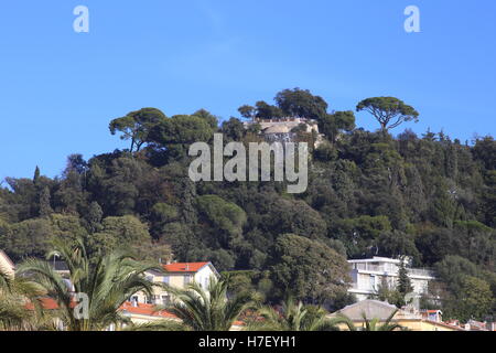 Wasserfall an der Spitze des Parc De La Colline du Chateau, Nizza, Frankreich. Stockfoto