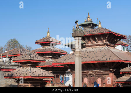 König Pratap Malla Spalte vor dem Jagannath Tempel, Durbar Square, Kathmandu, Nepal Stockfoto