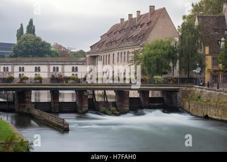 Schleusen auf dem Kanal des Faux Remparts Stockfoto