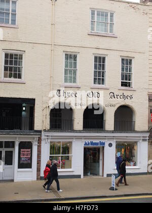 "Drei alten Bögen", Teil 2-geschossigen 'Rows' auf Bridge Street, Chester. Die ältesten Ladenfront in England, stammt aus dem Jahre 1274 Stockfoto