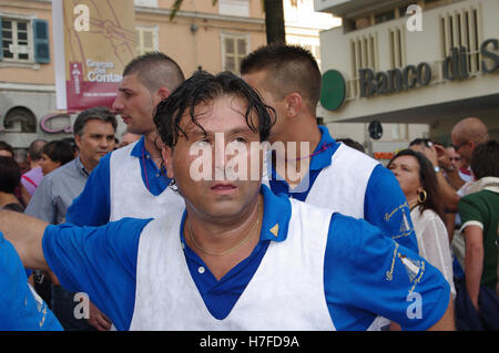 Sassari, Sardinien. 14 August: "Candelieri" Abstieg Stockfoto