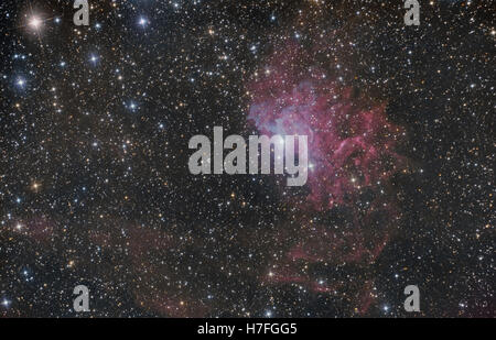 Flaming star Nebel (IC 405), mit einem Teleskop und CMOS-Kamera abgebildet Stockfoto