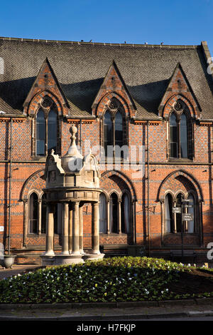 Großbritannien, England, Cheshire, Sandbach, Hightown, 1892 Brunnen, entworfen von Thomas Bower für den Einsatz von Pferden Stockfoto